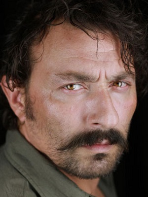 Şendoğan Öksüz; Pazar, Rize, Türkiye doğumlu Türk oyuncu