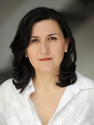 Şiir Eloğlu; İstanbul, Türkiye doğumlu Türk oyuncu