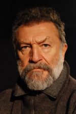 Tamer Levent; İzmir, Türkiye doğumlu Türk oyuncu, sanat yönetmeni, yönetmen, yazar