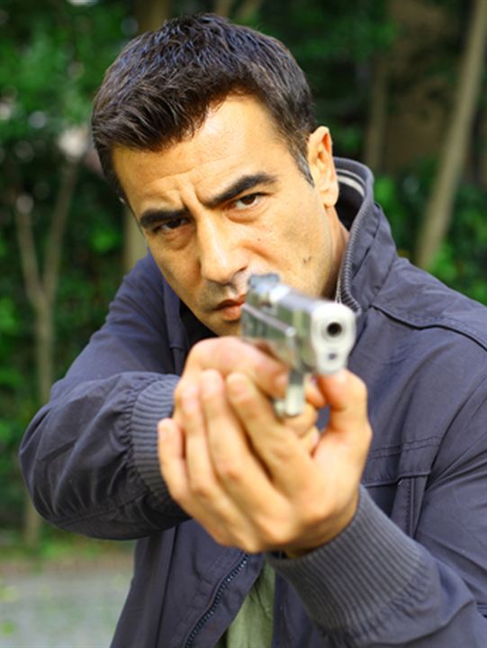 Tayanç Ayaydın; İstanbul, Türkiye doğumlu Türk oyuncu