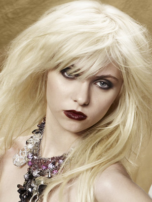 Taylor Momsen; St. Louis, Missouri, ABD doğumlu Amerikalı şarkıcı oyuncu