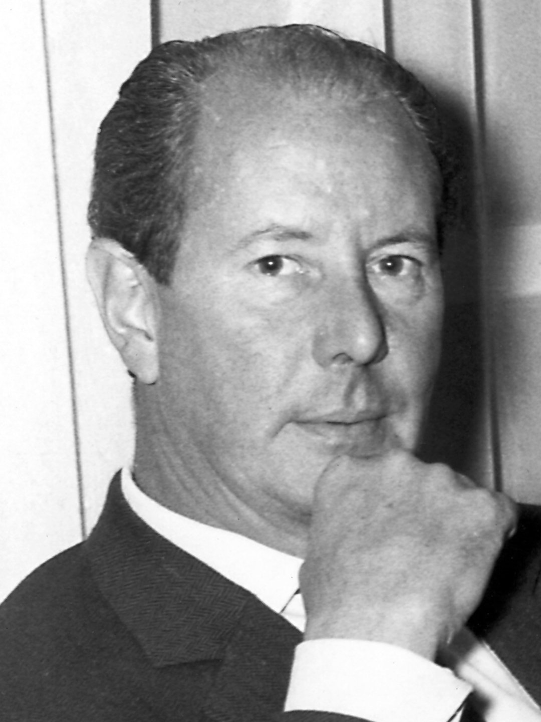 Terence Young; Şanghay,Çin doğumlu İngiliz  yönetmen, senarist