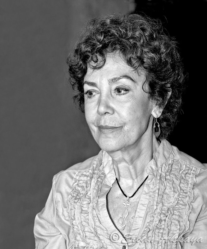 Tijen Par; Edirne, Türkiye doğumlu Türk oyuncu, seslendirme sanatçısı