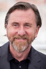 Tim Roth; Dulwich,Londra,İngiltere doğumlu Timothy Simon Smith olarak da bilinen İngiliz  oyuncu, uygulayıcı yapımcı, yönetmen