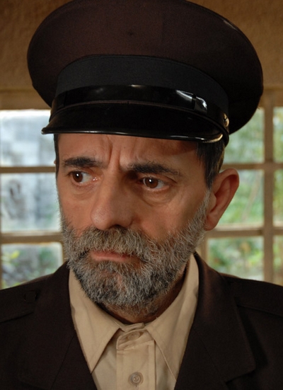 Ahmet Fuat Onan; Ankara, Türkiye doğumlu Türk oyuncu, yardımcı yönetmen, senarist