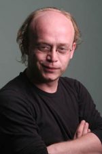 Beyti Engin; Çanakkale, Türkiye doğumlu Türk oyuncu, seslendirme sanatçısı