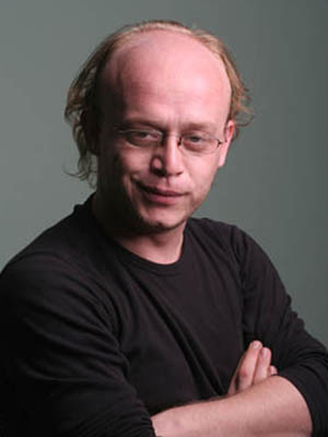 Beyti Engin; Çanakkale, Türkiye doğumlu Türk oyuncu, seslendirme sanatçısı