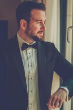 Togan Gökbakar; İzmir, Türkiye doğumlu Türk yönetmen, yapımcı, senarist