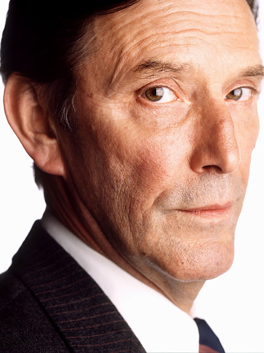 Tom Bell; Liverpool,Merseyside,İngiltere doğumlu İngiliz oyuncu