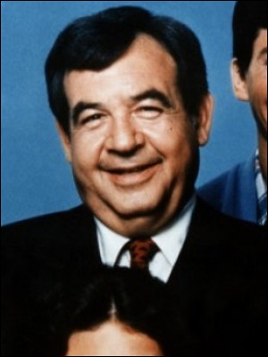 Tom Bosley; Chicago, Illinois, ABD doğumlu Amerikalı oyuncu