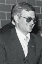 Tom Clancy; Baltimore, Maryland, ABD doğumlu Amerikalı yazar, oyuncu, uygulayıcı yapımcı