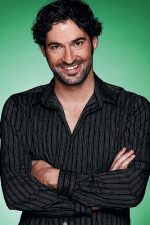 Tom Ellis; Cardiff ,Galler doğumlu Thomas Paul Ellis olarak da bilinen Galli oyuncu