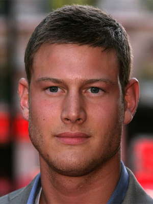 Tom Hopper (I); Coalville,Leicestershire,İngiltere doğumlu Thomas Edward Hopper olarak da bilinen İngiliz  oyuncu