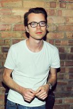 Tom Vek; Hounslow,Londra,İngiltere doğumlu Thomas Timothy Vernon-Kell olarak da bilinen İngilizmulti enstrümantalistmüzisyen