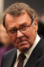 Tom Wilkinson; Wharfedale,Batı Yorkshire,İngiltere doğumlu Thomas Geoffrey Wilkinson olarak da bilinen İngiliz  oyuncu