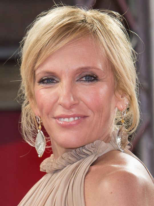 Toni Collette; Sidney, Yeni Güney Galler, Avustralya doğumlu Antonia Collette olarak da bilinen Avustralyalı oyuncu, yönetmen, müzisyen