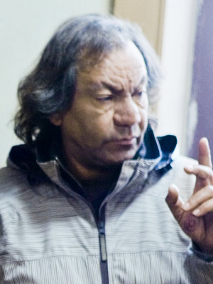 Tony Gatlif; Cezayir doğumlu Michel Dahamani Gatlif olarak da bilinen Fransız, senarist, yönetmen, besteci, yapımcı