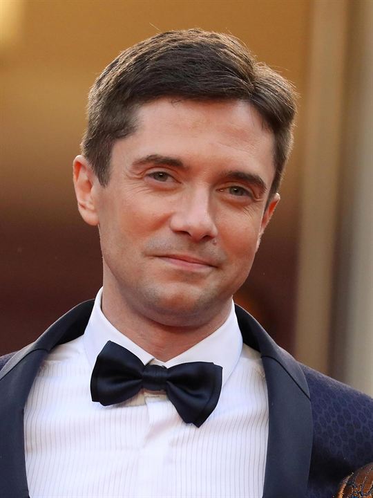 Topher Grace; New York City, New York, ABD doğumlu Christopher John Grace olarak da bilinen Amerikalı oyuncu, senarist, idari yapımcı