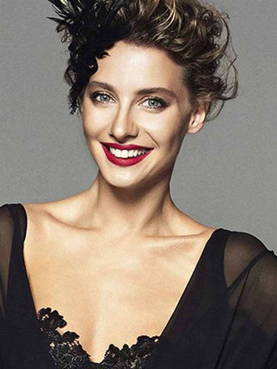 Tuba Ünsal; Denizli, Türkiye doğumlu Türk oyuncu