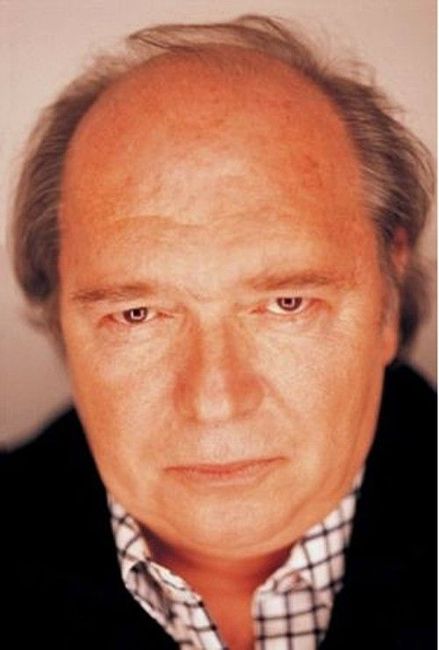 Tunca Yönder; Ankara, Türkiye doğumlu Türk oyuncu, yönetmen, senarist