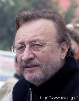 Turgut Yasalar; Bursa, Türkiye doğumlu Türk yönetmen, senarist, yapım sorumlusu, oyuncu