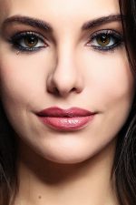 Tuvana Türk ay; İstanbul, Türkiye doğumlu Türk oyuncu