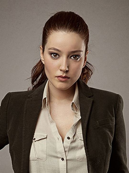 Pelin Akil; İstanbul, Türkiye doğumlu Türk oyuncu