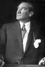 Mustafa Kemal Atatürk; Selanik, Yunanistan doğumlu Gazi Mustafa Kemal Atatürk olarak da bilinen Türk lider