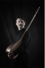 Ulaş Özdemir; Kahramanmaraş, Türkiye doğumlu Türk besteci, müzisyen