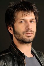 Ushan Çakır; Karşıyaka, İzmir, Türkiye doğumlu Türk oyuncu