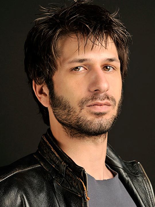 Ushan Çakır; Karşıyaka, İzmir, Türkiye doğumlu Türk oyuncu