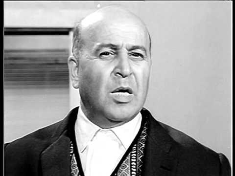 Vahi Öz; İstanbul, Türkiye doğumlu Vahe Özanyan  olarak da bilinen Türk oyuncu