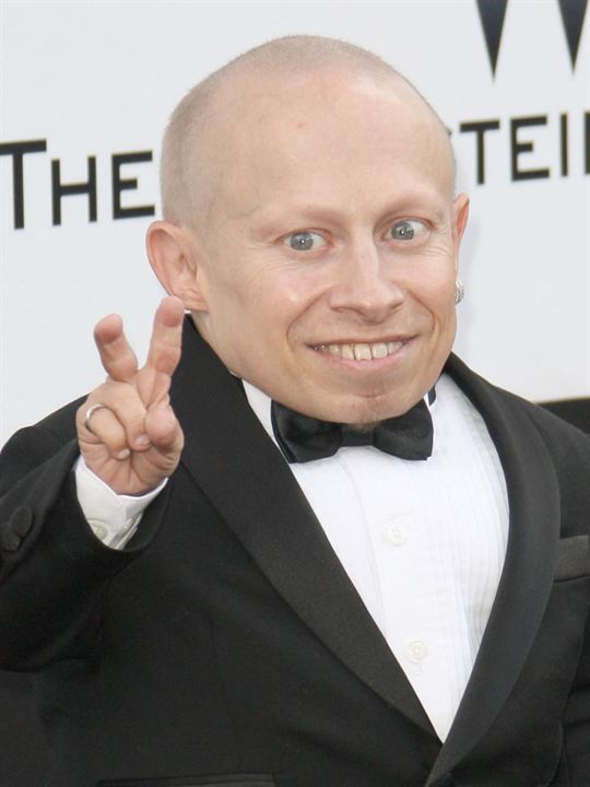 Verne Troyer; Sturgis, Michigan, ABD doğumlu Amerikalı komedyen oyuncu, dublör