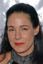 Vicky Jenson; Los Angeles, Kaliforniya, ABD doğumlu Victoria Jenson olarak da bilinen Amerikalı yönetmen, set dekoratörü