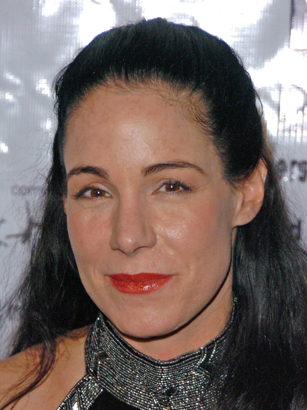 Vicky Jenson; Los Angeles, Kaliforniya, ABD doğumlu Victoria Jenson olarak da bilinen Amerikalı yönetmen, set dekoratörü