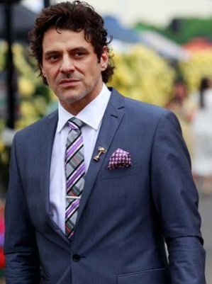 Vince Colosimo; Melbourne, Victoria, Avustralya doğumlu Avustralyalı oyuncu