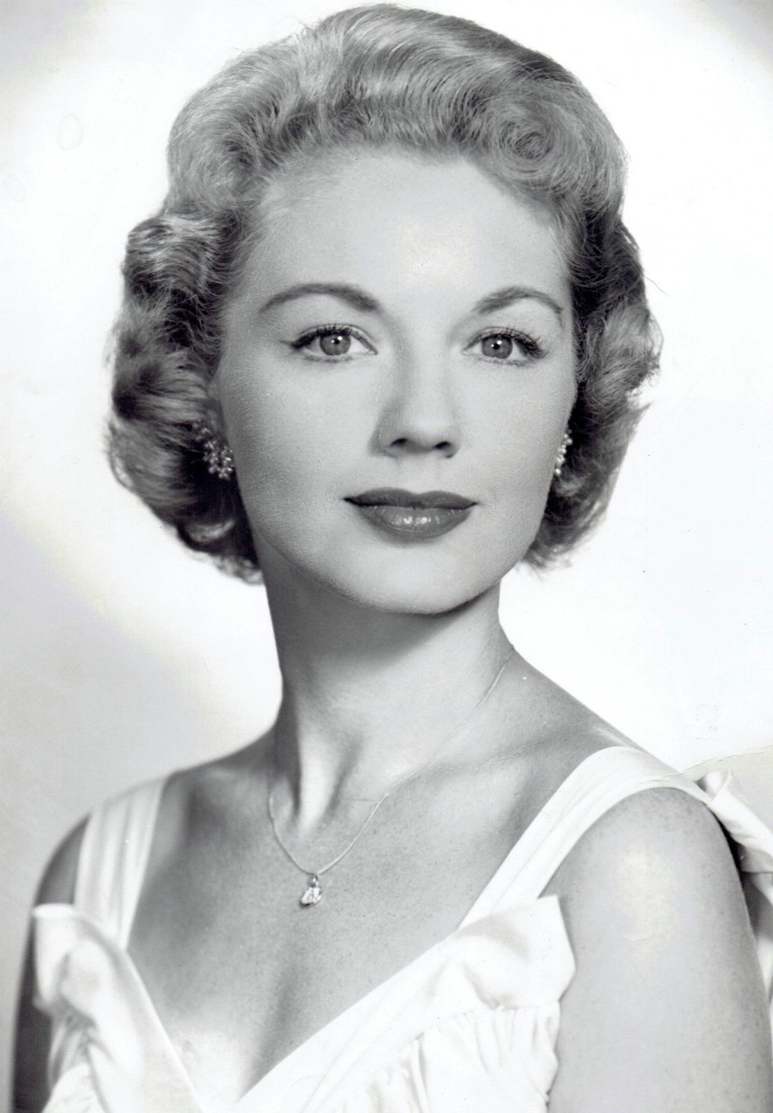 Virginia Gibson; St. Louis, Missouri, ABD doğumlu Amerikalı şarkıcı, dansçı oyuncu