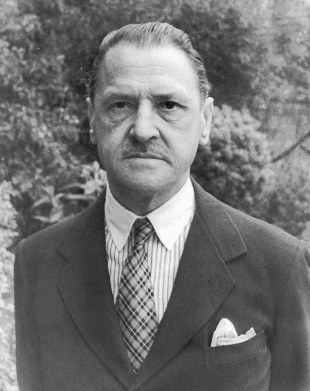 W. Somerset Maugham; Paris, Fransa doğumlu İngiliz yazar