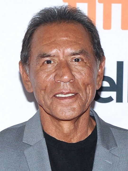 Wes Studi; Tahlequah, Oklahoma, ABD doğumlu Amerikalı oyuncu