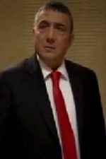 Yalçın Güzelce; İstanbul, Türkiye doğumlu Türk oyuncu