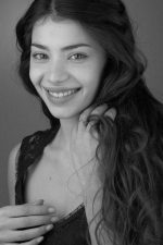 Lavinia Longhi; Mariano Comense, Como, İtalya doğumlu İtalyan oyuncu