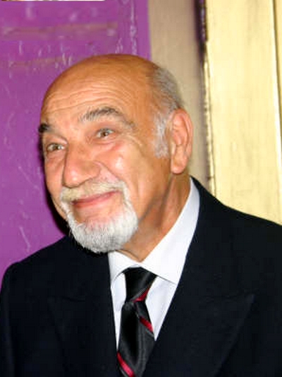 Yılmaz Gruda; İstanbul, Türkiye doğumlu Türk oyuncu