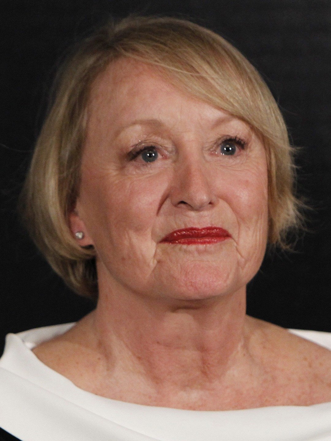 Yvonne Blake; Manchester,İngiltere doğumlu İngilizmoda tasarımcısıkostüm tasarımcısı