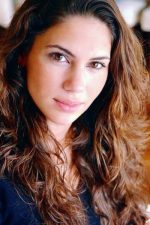 Zeynep Beşerler; İzmir, Türkiye doğumlu Türk oyuncu