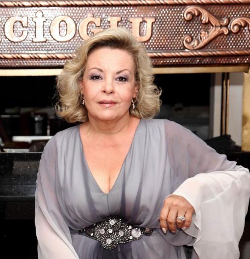 Zeynep Değirmencioğlu; İstanbul, Türkiye doğumlu Türk oyuncu