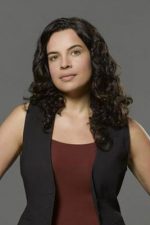 Zuleikha Robinson; Londra,İngiltere doğumlu İngiliz  oyuncu