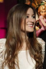 Maeva Méline; Paris, Fransa doğumlu Fransız şarkıcı