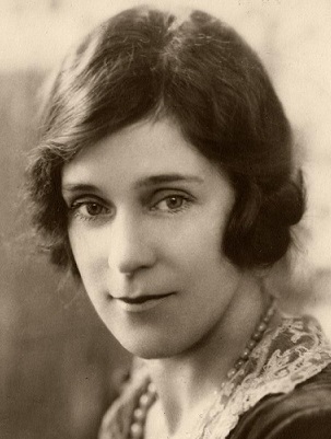 Kathleen Harrison; Blackburn,Lancashire,İngiltere doğumlu İngiliz  oyuncu