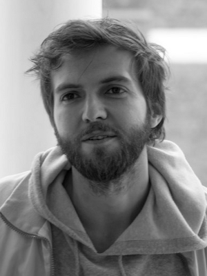 Guy Burnet; Londra,İngiltere doğumlu İngiliz  oyuncu