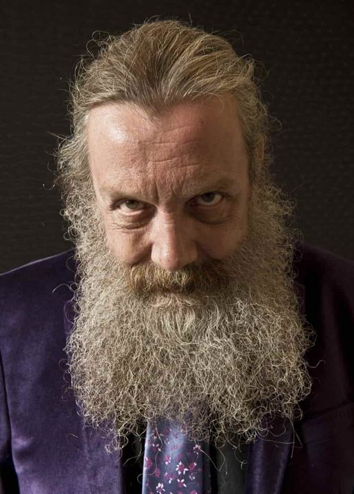 Alan Moore; Northampton,Northamptonshire,İngiltere doğumlu İngiliz  yazar, oyuncu, orijinal karakterleri yaratan